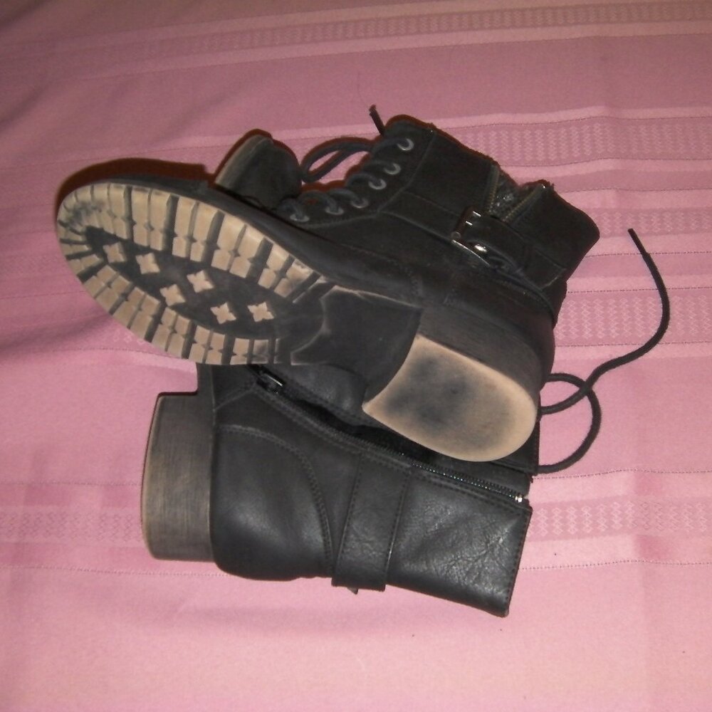 Like NEW Women's size 6 Boots
